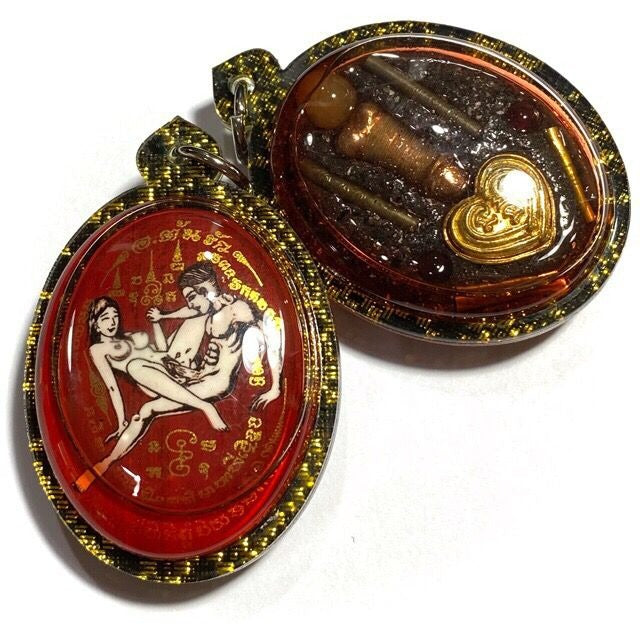 ✨ Sacred Locket In Koo Sakot Kam - Maha Sanaeh Love & Lust Charm with 4 Takrut, Palad Paetch Payatorn & Na Ok Dtaek Broken Heart Spell - Extreme Limited Edition by Ajarn Ton Rak (Supan Buri) - Seduction, Gambling Luck & Business Persuasion Relic