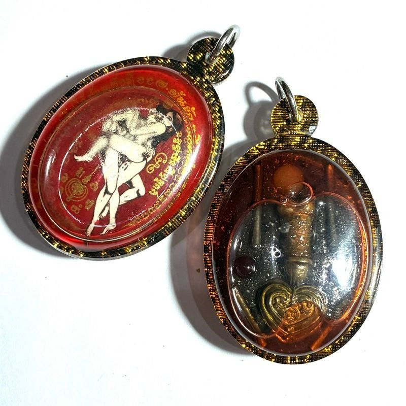 ✨ Sacred Locket In Koo Sakot Kam Ongk Kroo - Divine Male-Female Attraction Charm with 4 Takrut, Palad Paetch Payatorn & Na Ok Dtaek "Heart-Breaker" Yantra - Extreme Limited Edition - Seduction, Professional Influence & Gambling Luck