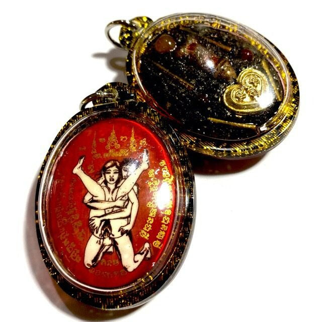 ✨ Sacred Locket In Koo Sakot Kam Ongk Kroo - Masterpiece Kama Sutra Seduction Charm with 4 Takrut, 3 Sacred Gems, Palad Khik & Na Ok Dtaek "Heart-Breaker" Spell - Extreme Limited Edition- Seduction, High-Stakes Gambling & Power of Persuasion
