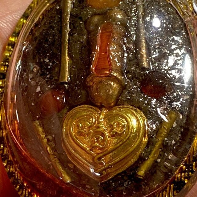 ✨ Sacred Locket In Koo Sakot Kam Ongk Kroo - Masterpiece Kama Sutra Seduction Charm with 4 Takrut, 3 Sacred Gems, Palad Khik & Na Ok Dtaek "Heart-Breaker" Spell - Extreme Limited Edition- Seduction, High-Stakes Gambling & Power of Persuasion