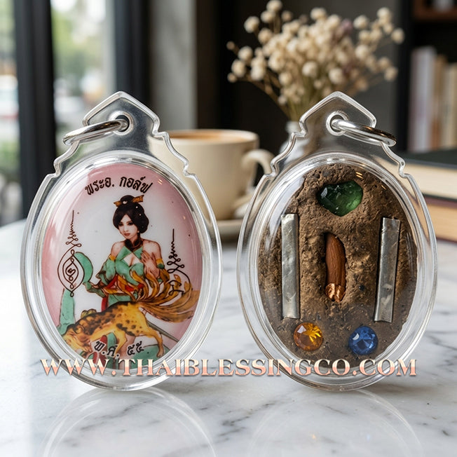 🦊 Sacred "Nang Phaya Jing Jok 9 Hang" (The 9-Tailed Fox Queen Locket) – Ancient Khmer Sorcery Edition: Phra Arjan Golf, Wat Chantharam (2012) – The Ultimate Engine for Irresistible Attraction, Elite Charisma, and Windfall Fortune!
