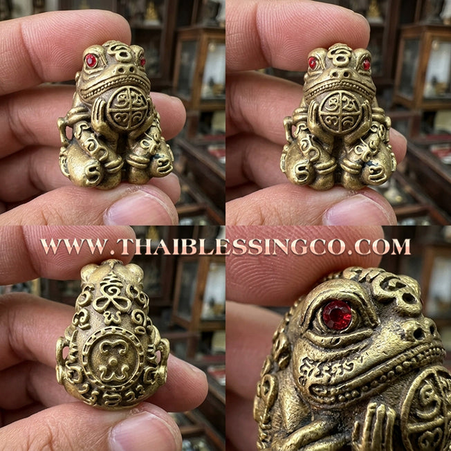 🐸 Sacred "Phaya Kob Kin Duean" (The Moon-Eating Frog King) The Ultimate Engine for Career Ascension, Swallowing Debt, and Commanding Infinite Riches!