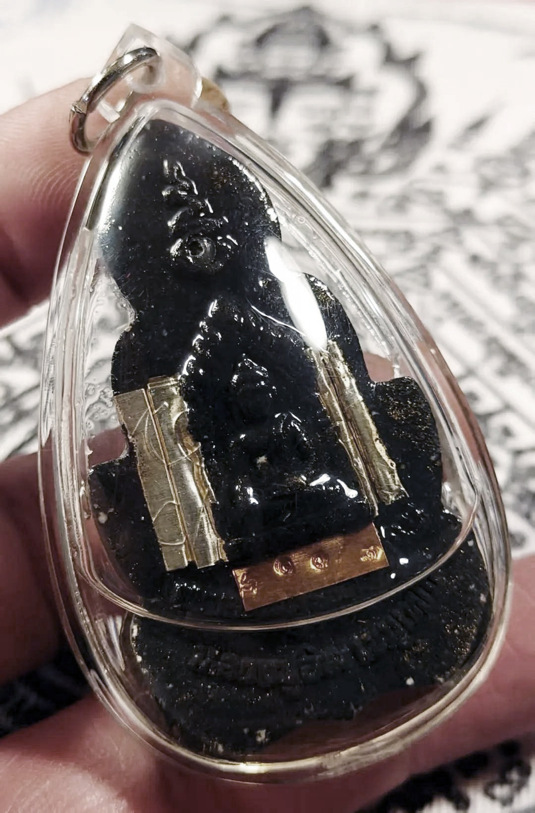 ✨ Sacred Phet Phaya Thon Head Locket with Golden Herb Oil – Powerful Charm Powder by Luang Pu In, Wat Nong Mek, Surin (2557 Edition)