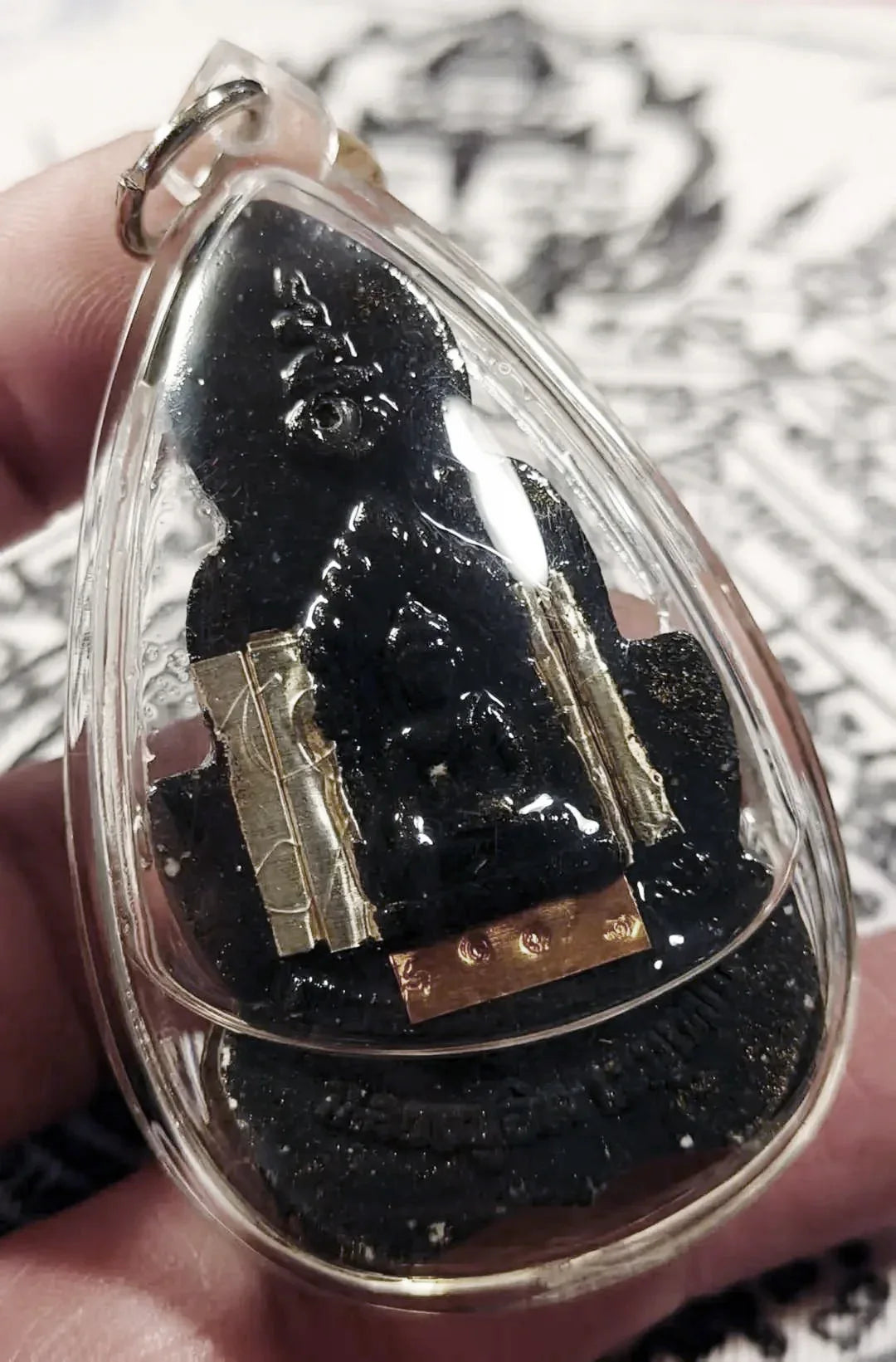 ✨ Sacred Phet Phaya Thon Head Locket with Golden Herb Oil – Powerful Charm Powder by Luang Pu In, Wat Nong Mek, Surin (2557 Edition)