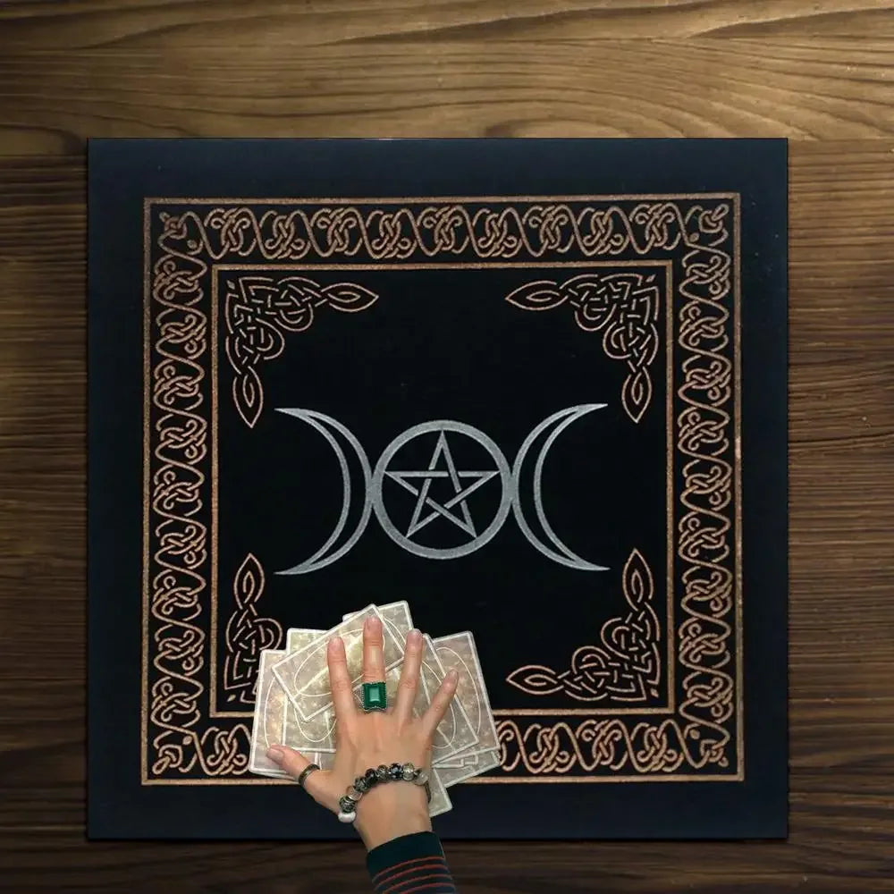 🃏Triple Moon Pentacle Altar Cloth – 0.5×0.5m Velvet Tarot Tablecloth for Divination, Astrology & Board Game Card Spreads