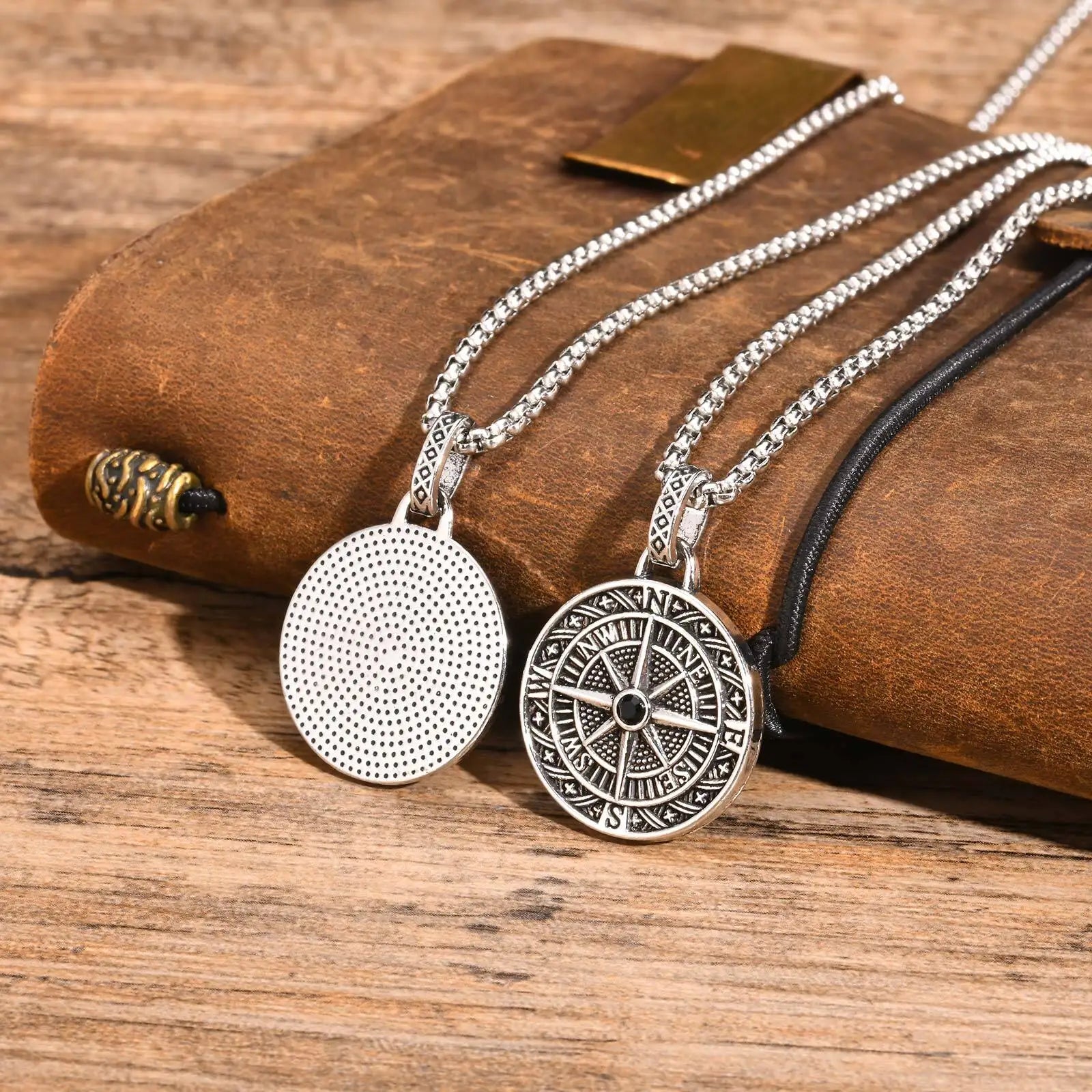 🧭 Vintage Compass Pendant Necklace – Stainless Steel Coin Necklace for Men & Boys | Rock Hip-hop Style | Graduation & Guide Gift
