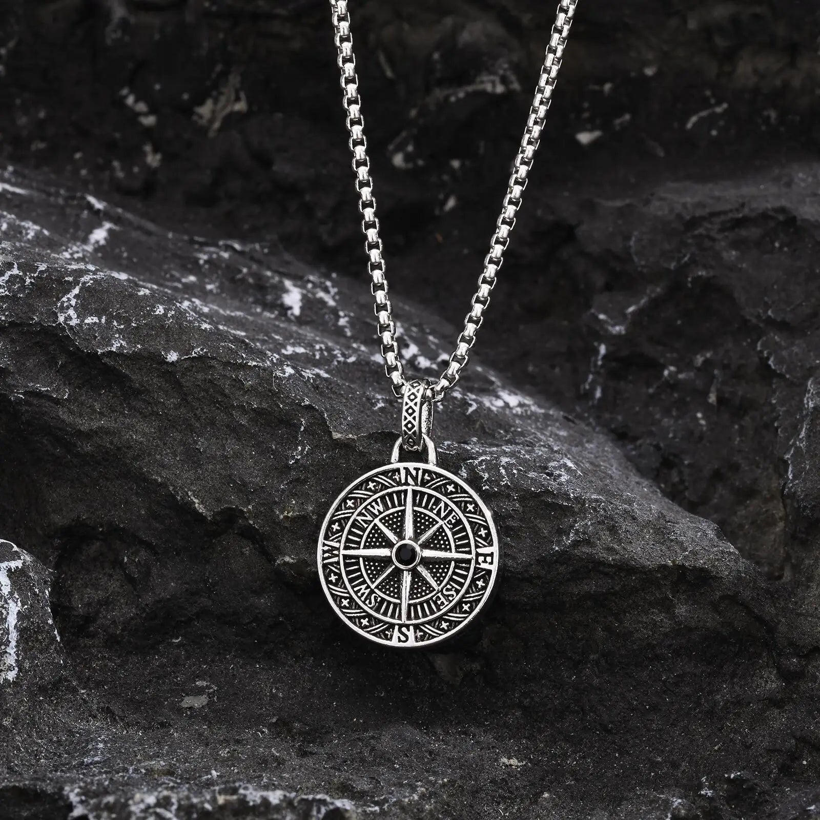 🧭 Vintage Compass Pendant Necklace – Stainless Steel Coin Necklace for Men & Boys | Rock Hip-hop Style | Graduation & Guide Gift