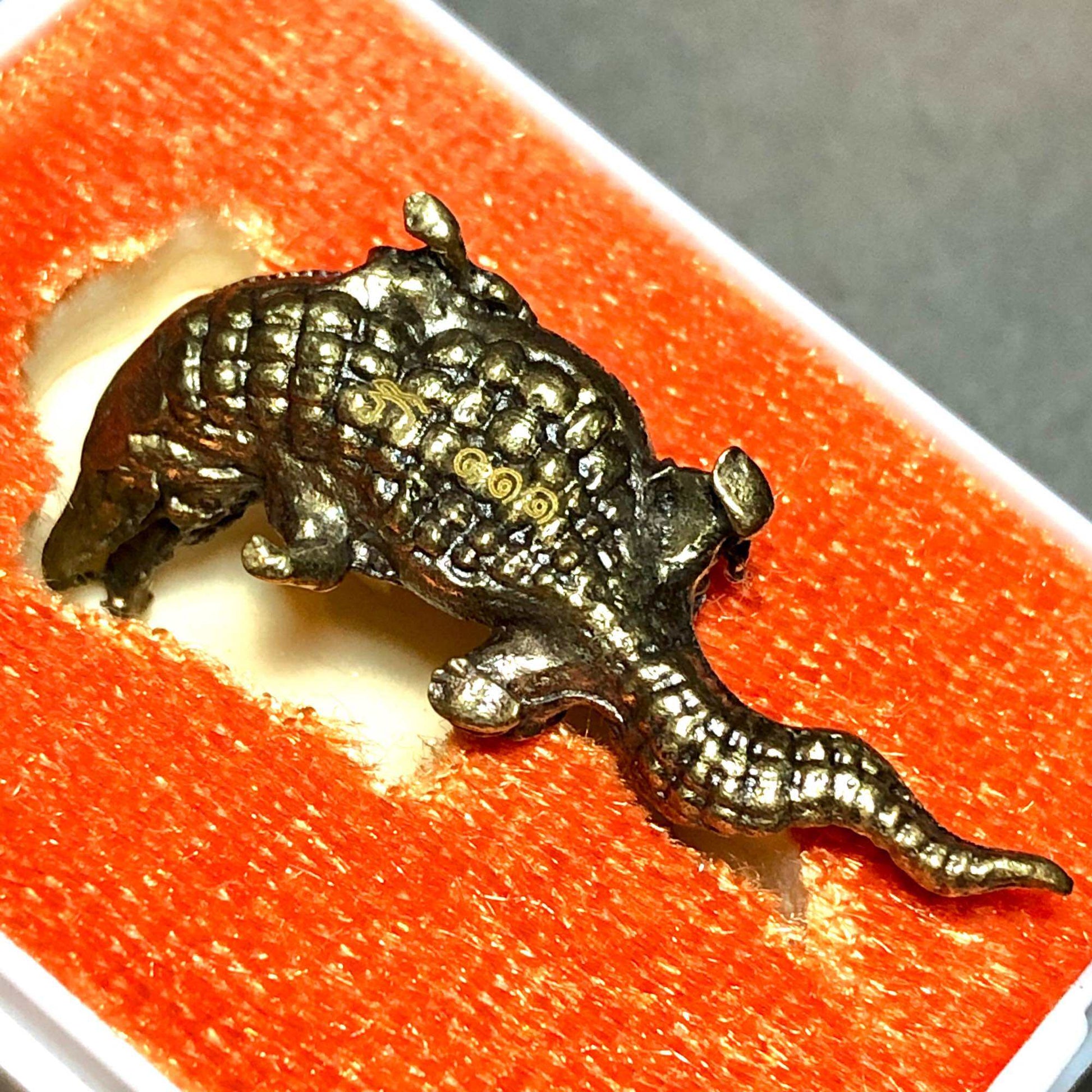 Phaya Kumphee Crocodile Amulet – Billionaire Fortune & Indestructible Protection | Blessed by Phra Ajarn Tao (Sa Kaeo)