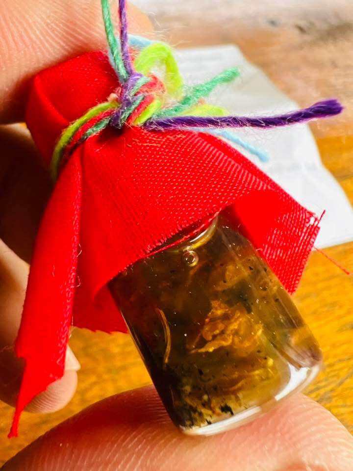 Vilarsawat Sacred Charm Oil - Maha Saneh Love Attractor for Fortune and Spiritual Protection