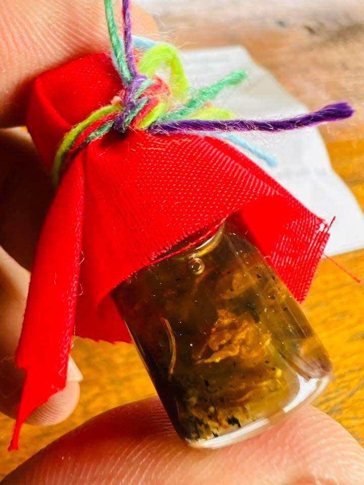 Vilarsawat Sacred Charm Oil - Maha Saneh Love Attractor for Fortune and Spiritual Protection