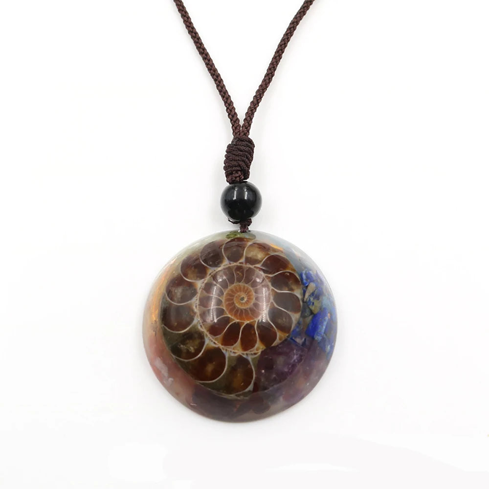 🌀 7 Chakra Spiral Healing Pendant: Resin Ammonite Necklace with Natural Crystal Chips – Adjustable Gemstone Jewelry for Energy Balance & Spiritual Gifts 7 Chakra Pendant