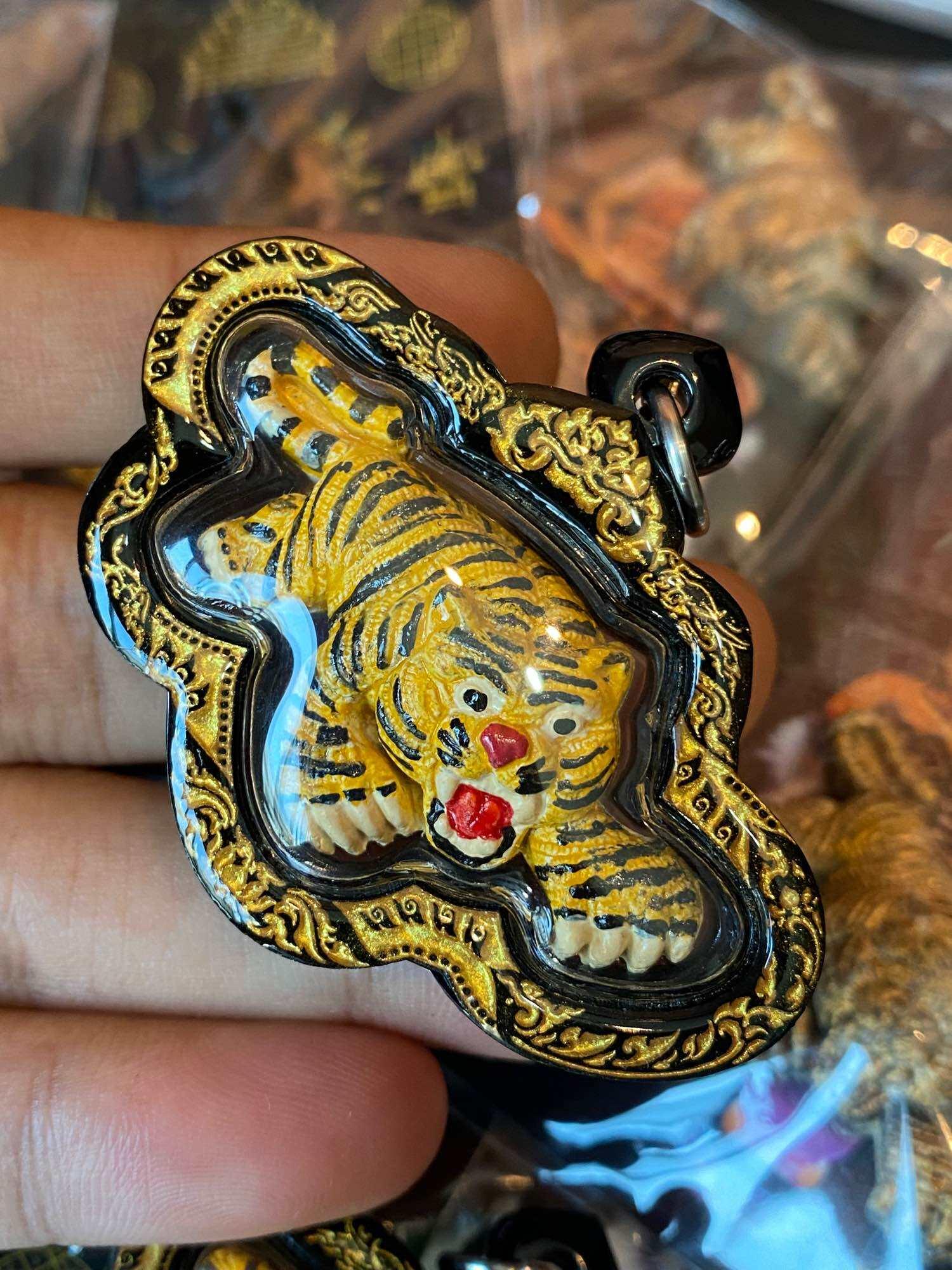 🐯 Master Tiger “Wai Khru 2022” – Sacred Buddha Powder Guardian Amulet for Protection, Courage & Leadership (Wat Bang Phra Lineage)