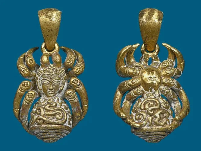 🪬Spider of Narai Eight-Armed Wealth – Golden “Treasure Web” Talisman (Thong Ma Lor Alloy) by Tu Chao Pu Wha Lhing Wirathayo