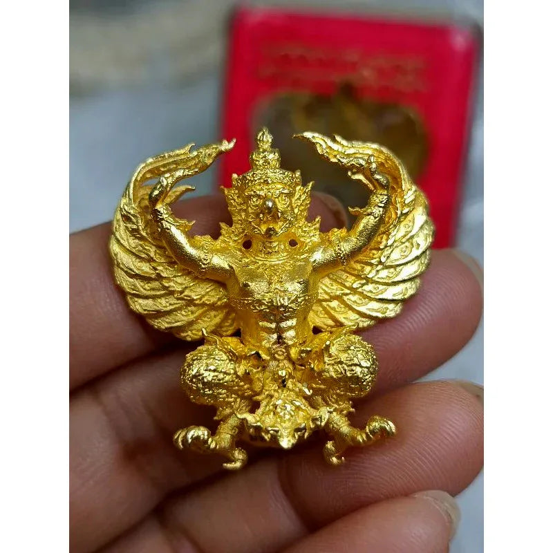 🦅 Supreme Dawn Garuda of Great Power – “Maha Authority & Wealth Guardian” Amulet by Luang Pu Kun Akkapanyo (Pha Chanadai, Ubon Ratchathani, 2017) Gold