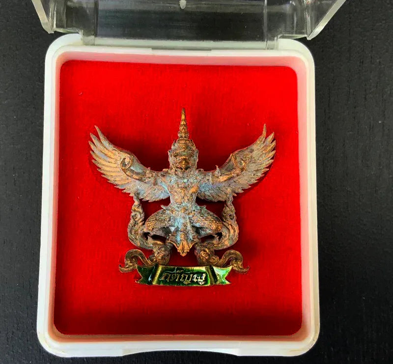 🦅 “Suvarn Raktapak Garuda ‘Gratitude Edition’ – Bronze Maha‑Alloy Royal Protection, Merit & Wealth Guardian by Luang Pu Juea, Wat Khao Ta Ngo Udomporn (Chaiyaphum, 2021)”