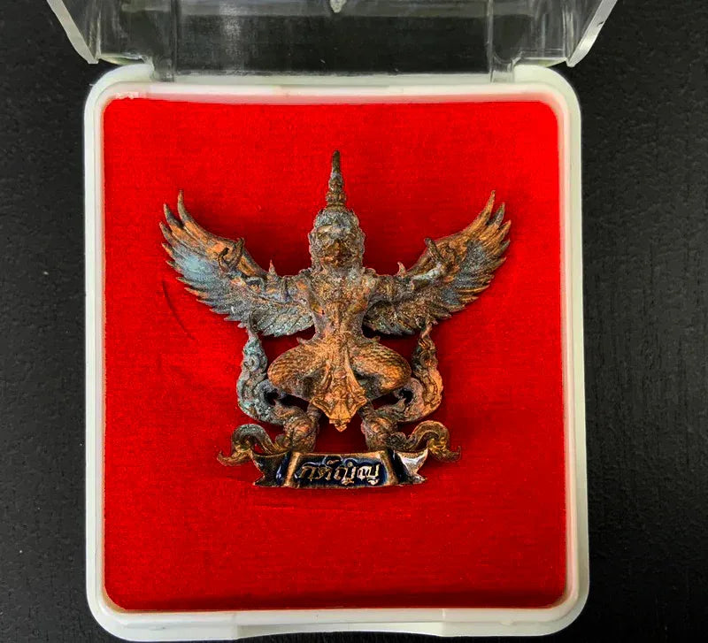 🦅 “Suvarn Raktapak Garuda ‘Gratitude Edition’ – Bronze Maha‑Alloy Royal Protection, Merit & Wealth Guardian by Luang Pu Juea, Wat Khao Ta Ngo Udomporn (Chaiyaphum, 2021)”