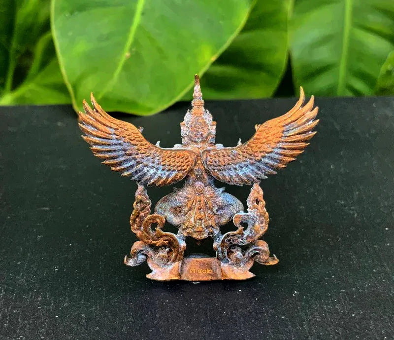 🦅 “Suvarn Raktapak Garuda ‘Gratitude Edition’ – Bronze Maha‑Alloy Royal Protection, Merit & Wealth Guardian by Luang Pu Juea, Wat Khao Ta Ngo Udomporn (Chaiyaphum, 2021)”