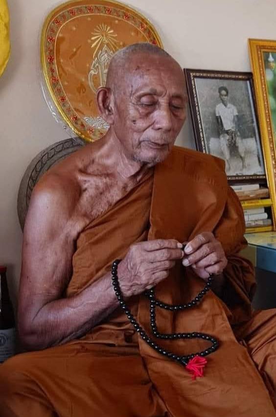 🛡️ Takrud Tri Nisinghe (4 Inch) – Ultimate Protection & Metta Amulet by Luang Phor Plueang (Khao Or Lineage)