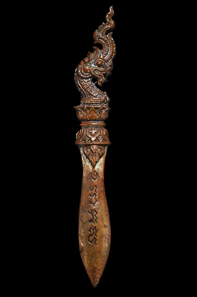 ✨ The First Edition Phra Khan Demon-Slayer Dagger B.E. 2558: Sacred Samrit Bronze Spiritual Weapon for Absolute Protection, Authority, and Clearing Negative Karma by Luang Phor Jai, Wat Phraya Yat (Power Size 4.3 cm)