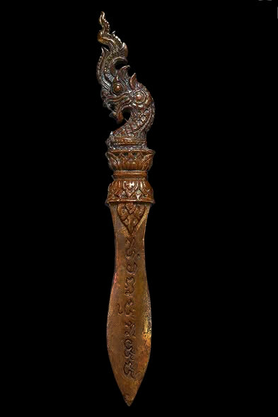 ✨ The First Edition Phra Khan Demon-Slayer Dagger B.E. 2558: Sacred Samrit Bronze Spiritual Weapon for Absolute Protection, Authority, and Clearing Negative Karma by Luang Phor Jai, Wat Phraya Yat (Power Size 4.3 cm)