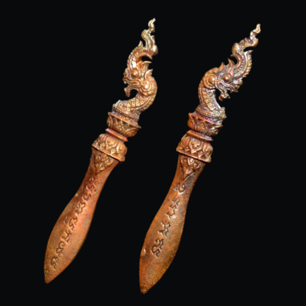 ✨ The First Edition Phra Khan Demon-Slayer Dagger B.E. 2558: Sacred Samrit Bronze Spiritual Weapon for Absolute Protection, Authority, and Clearing Negative Karma by Luang Phor Jai, Wat Phraya Yat (Power Size 4.3 cm)
