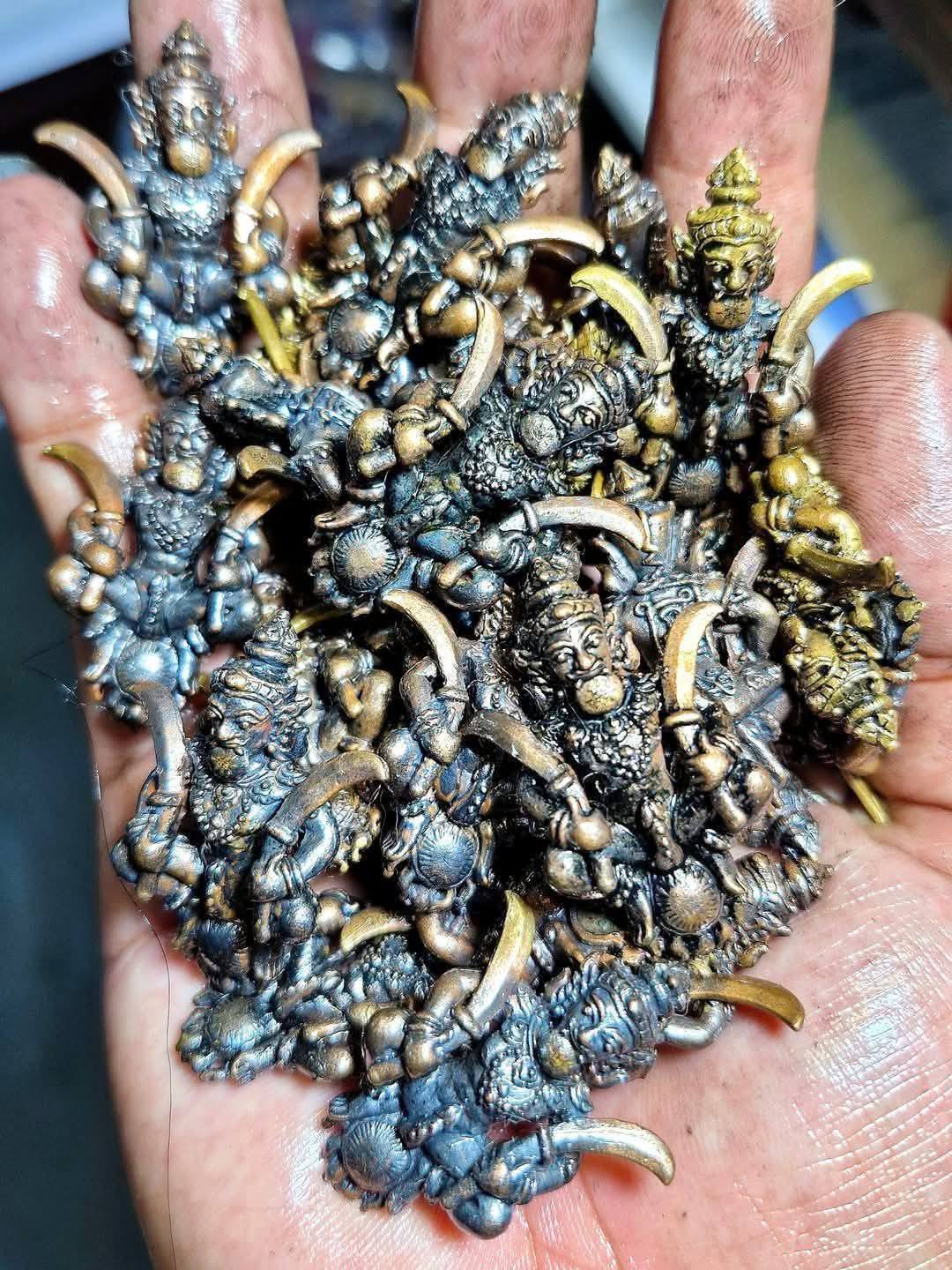 🛡️ The Immortal Sentinel: "Phra See Sa Lang Ngeng" – Ancient Warrior Spirit of Invincibility & Supreme Charisma by Ajarn Krishnapong (Legacy of Luang Phor Tae Lineage)