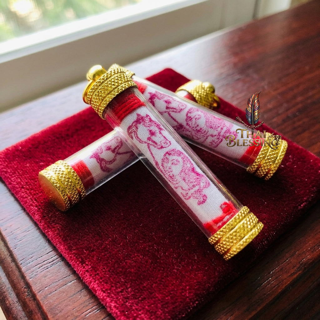 🔱 The Necromantic Grimoire Scrolls: Dual Engines of Lethal Charm & Capital Inflow – Kruba Tao (Wat Thung Setthi) 2566 – The Ultimate 5.0cm Lanna Corpse-Cloth Talismans for Absolute Mind Control & Infinite Patronage!