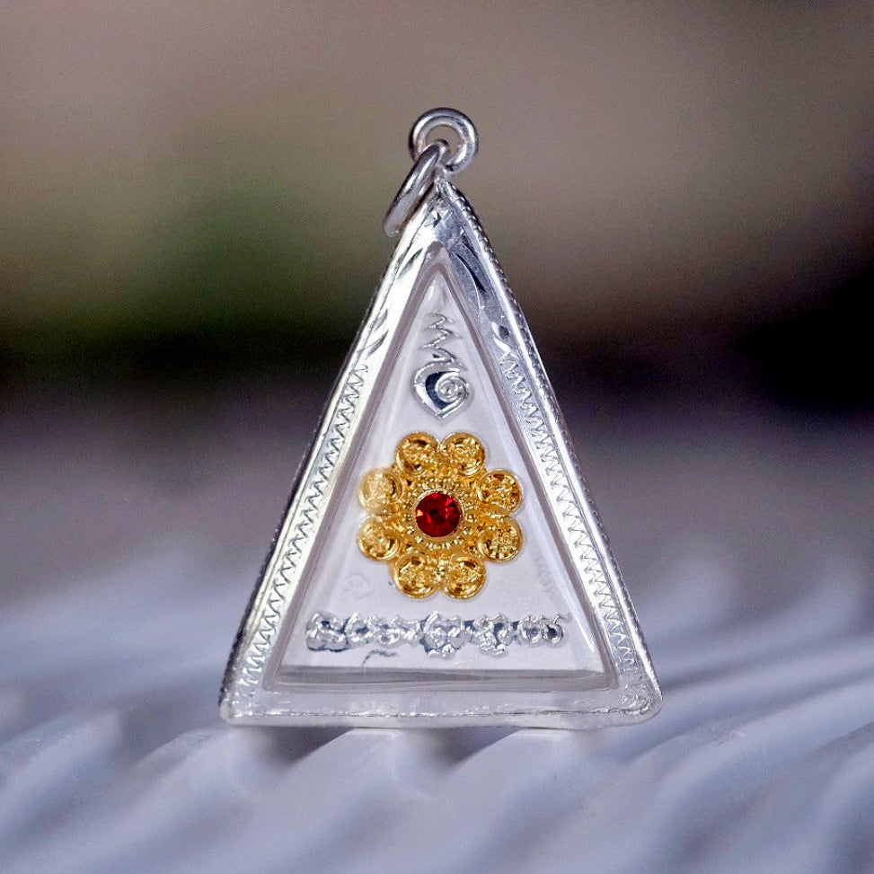 ✨ The Sovereign Queen of Fortune: Phra Nang Phaya Luang Pu Kee Wat Wang Daeng Authentic Thai Sacred Talisman in Custom Sterling Silver 92.5% Waterproof Case for Miraculous Protection, Infinite Wealth, and Universal Charisma