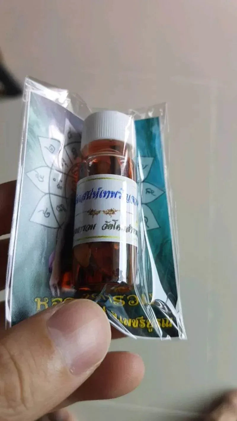 Theparanjawan Divine Attraction Oil - Luang Ta Ruam Blessed Essence from Wat Khok Samran | 神圣魅力油 - 天神之魅 | 鲁昂塔鲁安加持 - 泰国真庙出品