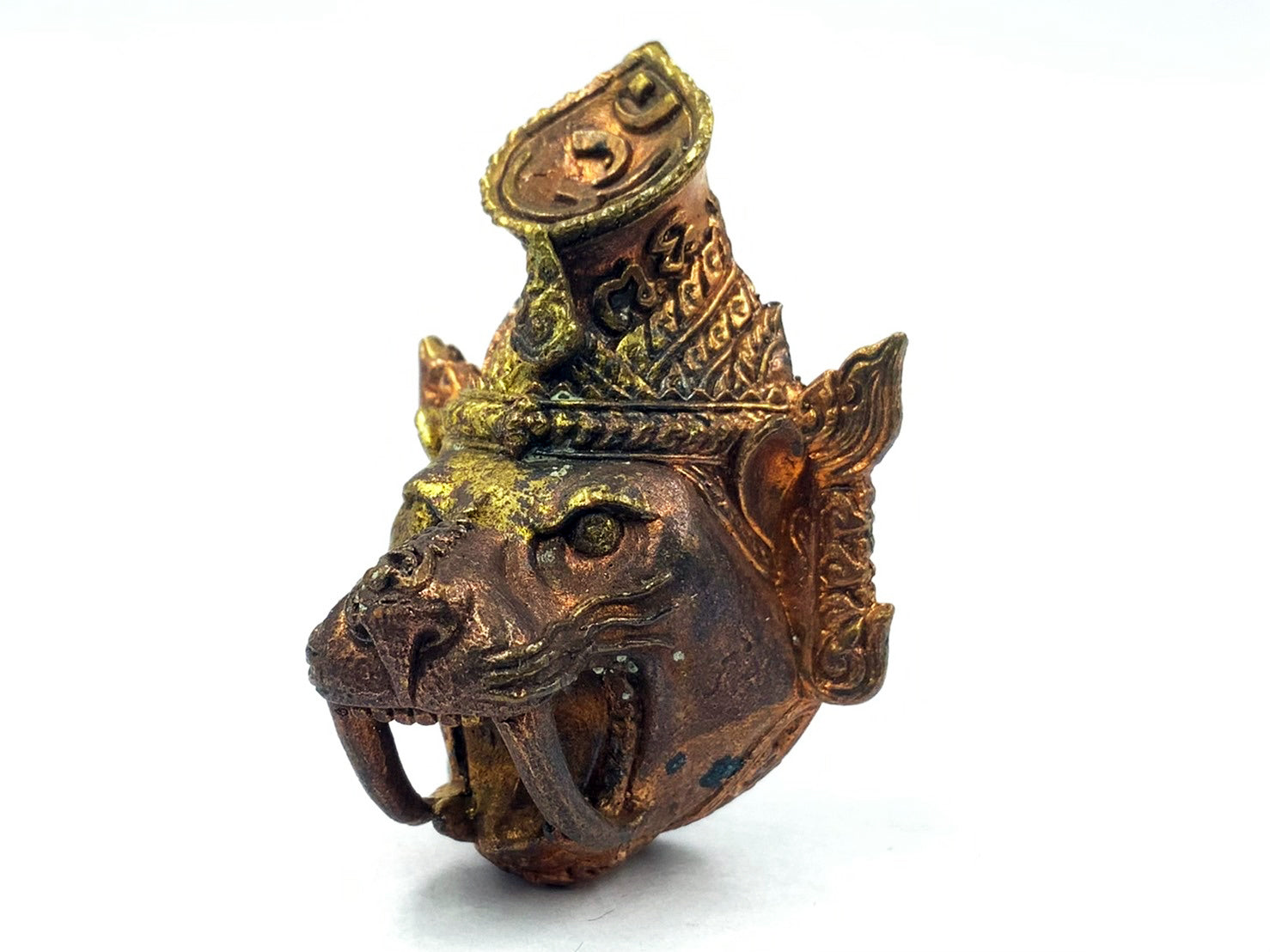 🪵 “Tiger‑Spirit Ruesi Master Head – First Edition Tiger Sage Wealth, Protection & Power Charm by Luang Pu Saen, Wat Ban Nong Jik (2018)”