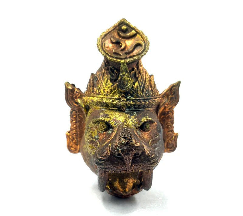 🪵 “Tiger‑Spirit Ruesi Master Head – First Edition Tiger Sage Wealth, Protection & Power Charm by Luang Pu Saen, Wat Ban Nong Jik (2018)”