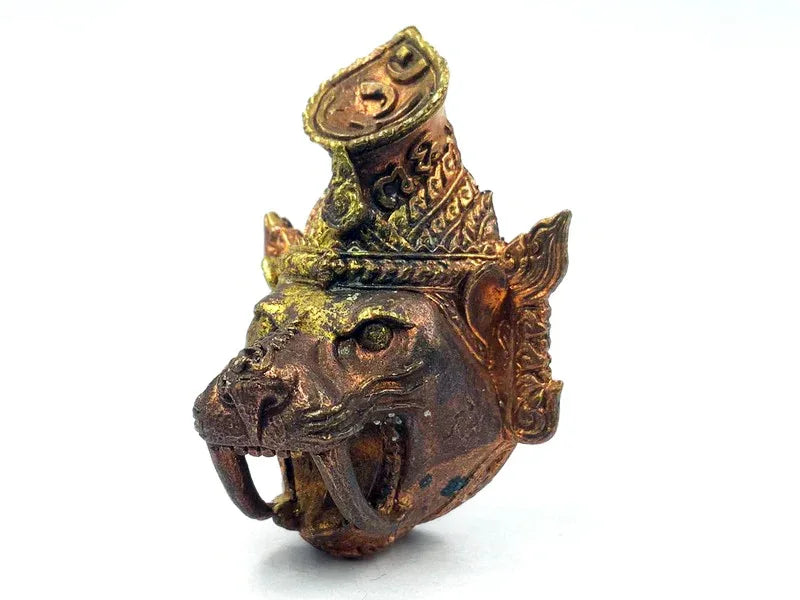 🪵 “Tiger‑Spirit Ruesi Master Head – First Edition Tiger Sage Wealth, Protection & Power Charm by Luang Pu Saen, Wat Ban Nong Jik (2018)”
