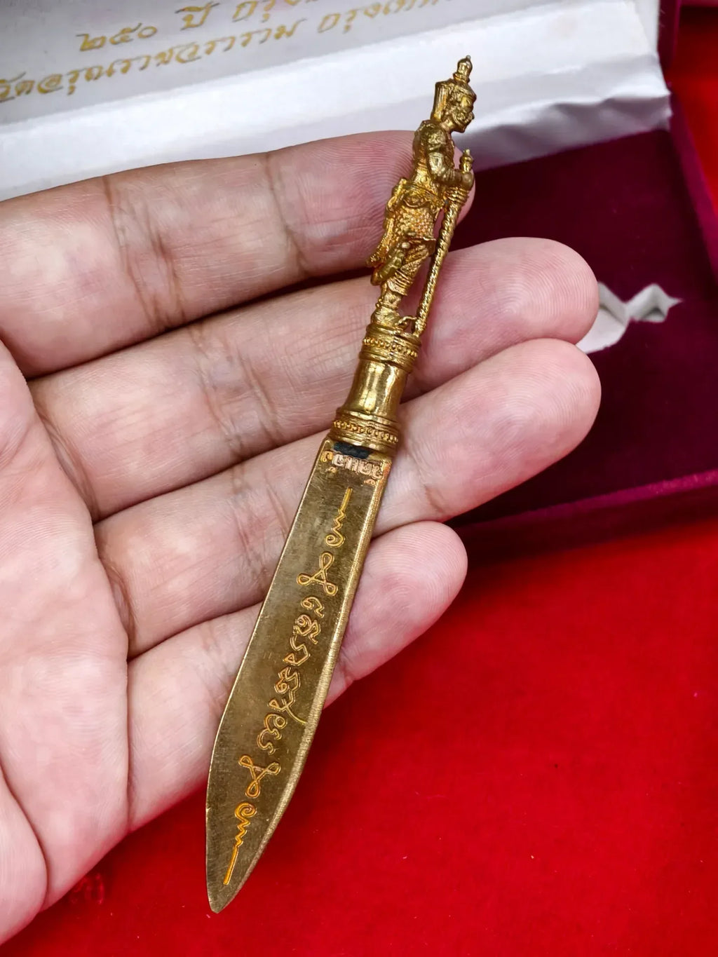 ⚔️ VESSUVANA RITUAL KNIFE: THE BILLIONAIRE SHIELD 👑 Legendary Protection, Imperial Wealth: Command Your Destiny with the Bicentennial Sentinel of Wat Arun