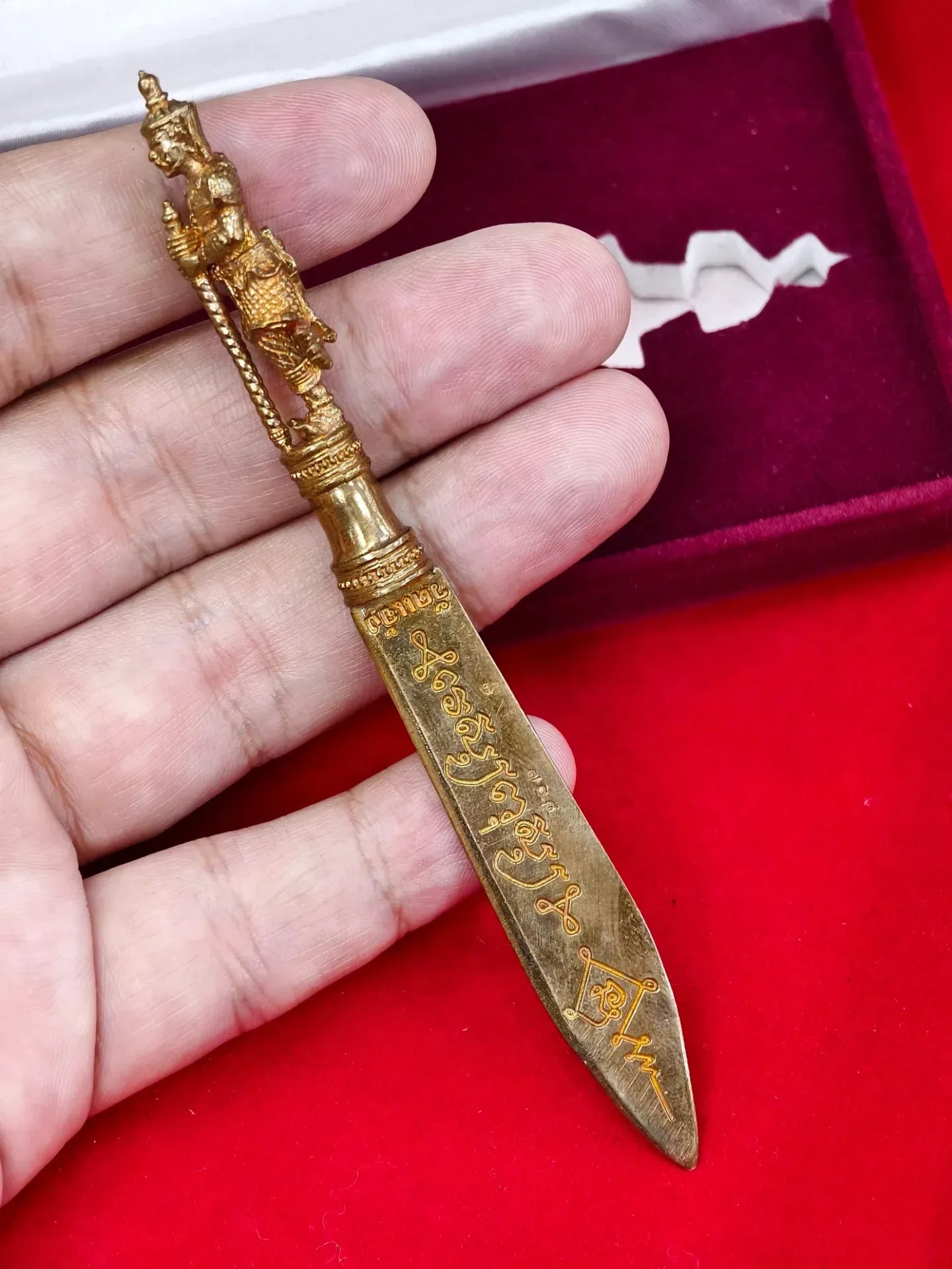 ⚔️ VESSUVANA RITUAL KNIFE: THE BILLIONAIRE SHIELD 👑 Legendary Protection, Imperial Wealth: Command Your Destiny with the Bicentennial Sentinel of Wat Arun