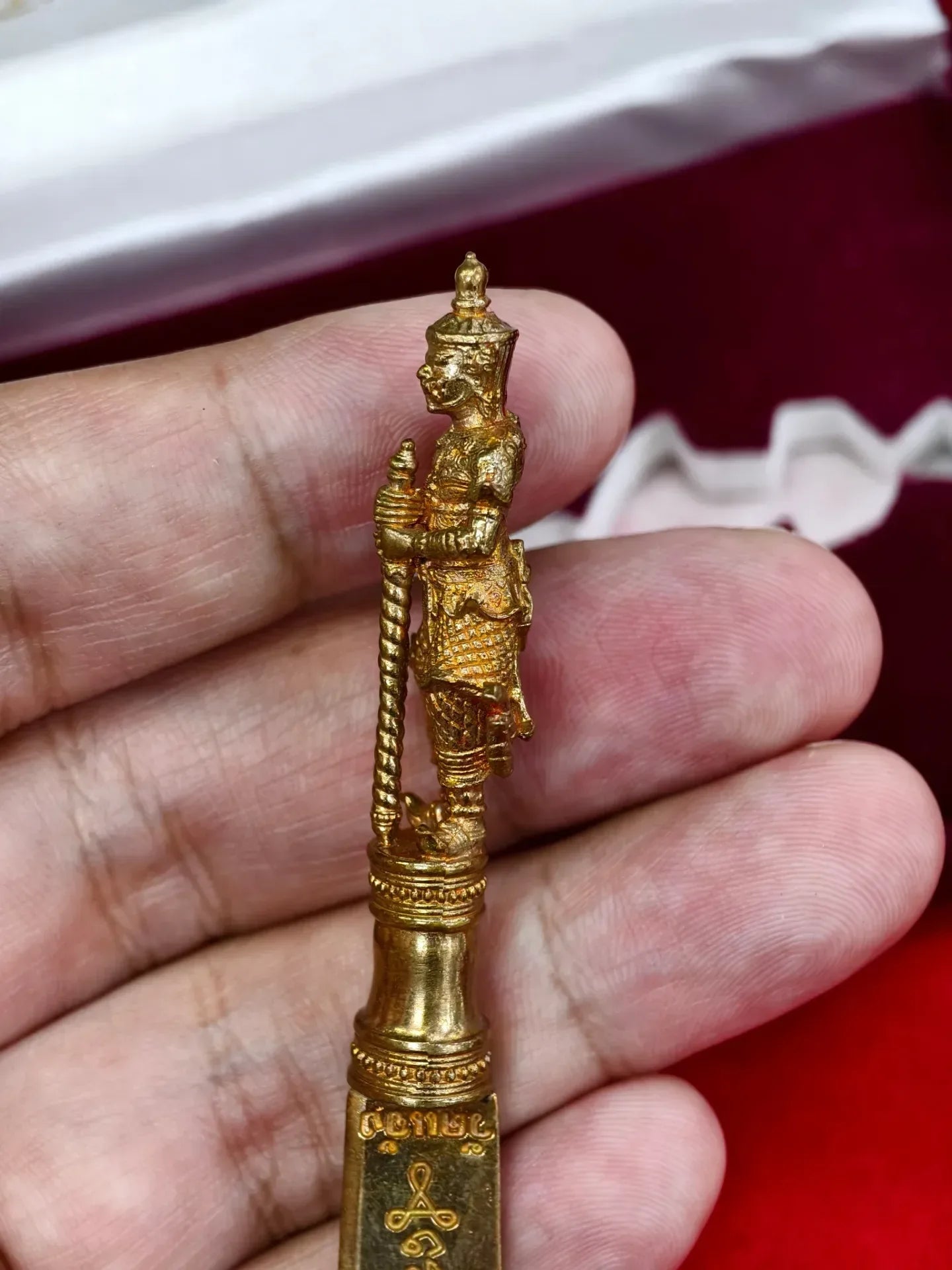 ⚔️ VESSUVANA RITUAL KNIFE: THE BILLIONAIRE SHIELD 👑 Legendary Protection, Imperial Wealth: Command Your Destiny with the Bicentennial Sentinel of Wat Arun