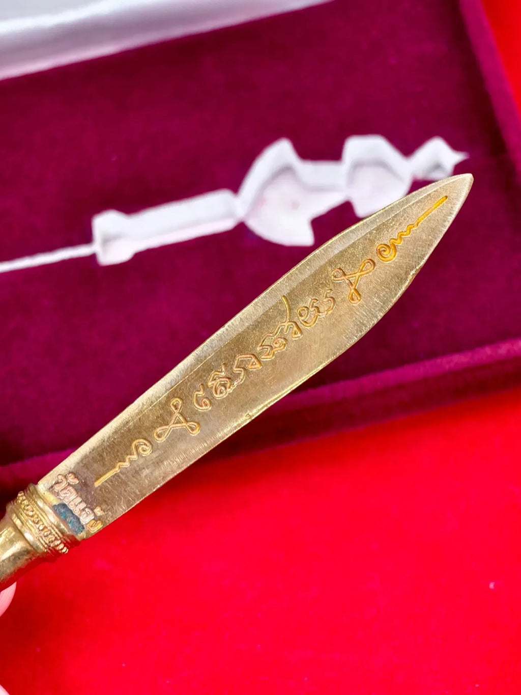 ⚔️ VESSUVANA RITUAL KNIFE: THE BILLIONAIRE SHIELD 👑 Legendary Protection, Imperial Wealth: Command Your Destiny with the Bicentennial Sentinel of Wat Arun