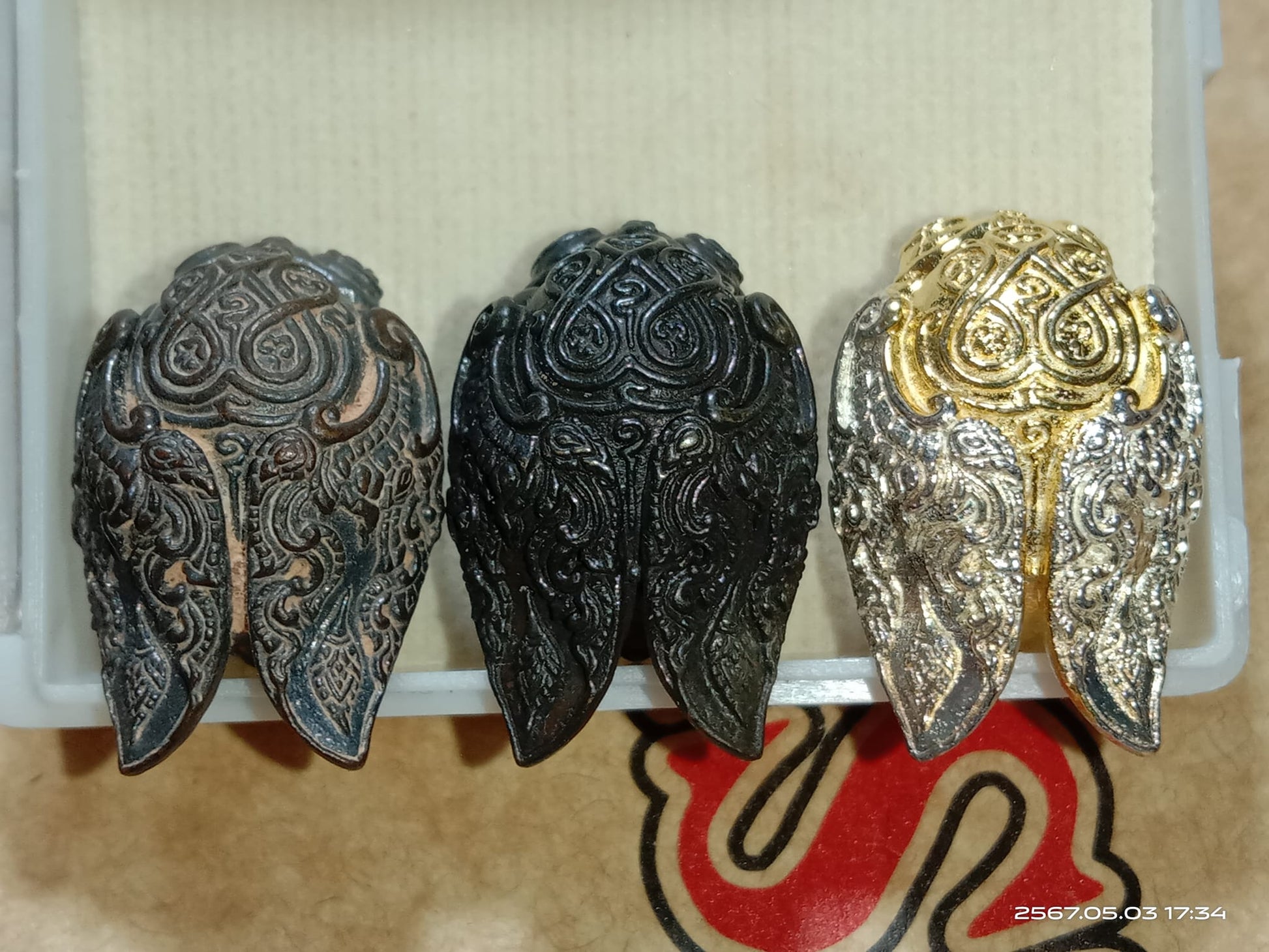 Wealth & Love Bee Amulet – Panya Phamroo Setthi Chana Sip Tit by Luang Pu Noi | Magnetic Nam Pi Iron, Rapid Fortune &amp; Protection
