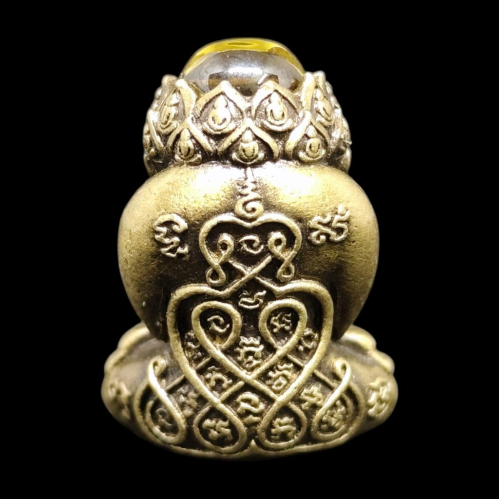 ⚡ Extraordinary Phra Pidta Manee Mantra﻿ Amulet – Satin Gold Alloy with Rare Yellow Sapphire Hair, Blessed by Luang Pu Boonma of Wat Khao Kaew Thong, Prachinburi (B.E. 2567) – Comes with Original Box! ⚡