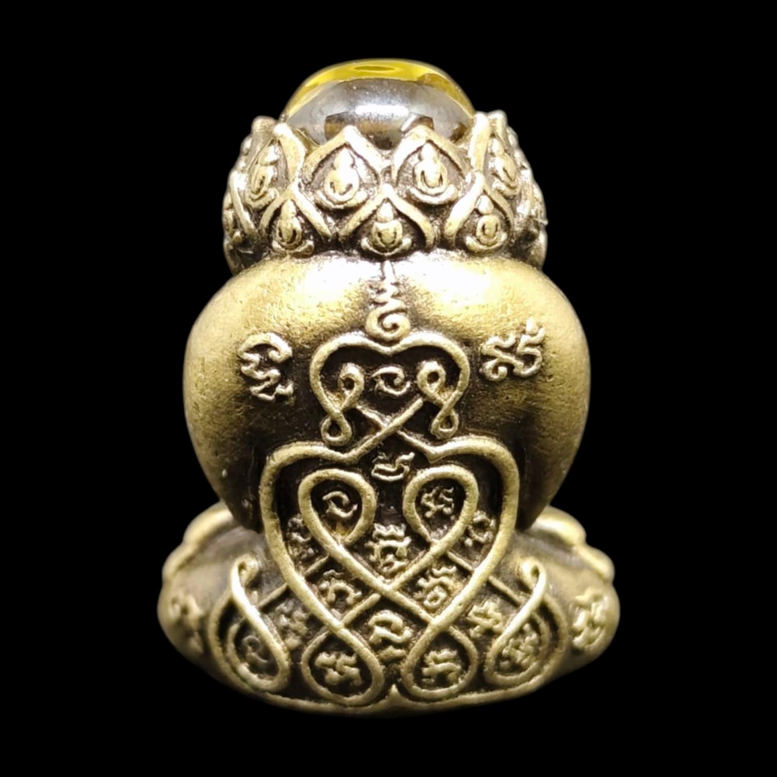 ⚡ Extraordinary Phra Pidta Manee Mantra﻿ Amulet – Satin Gold Alloy with Rare Yellow Sapphire Hair, Blessed by Luang Pu Boonma of Wat Khao Kaew Thong, Prachinburi (B.E. 2567) – Comes with Original Box! ⚡