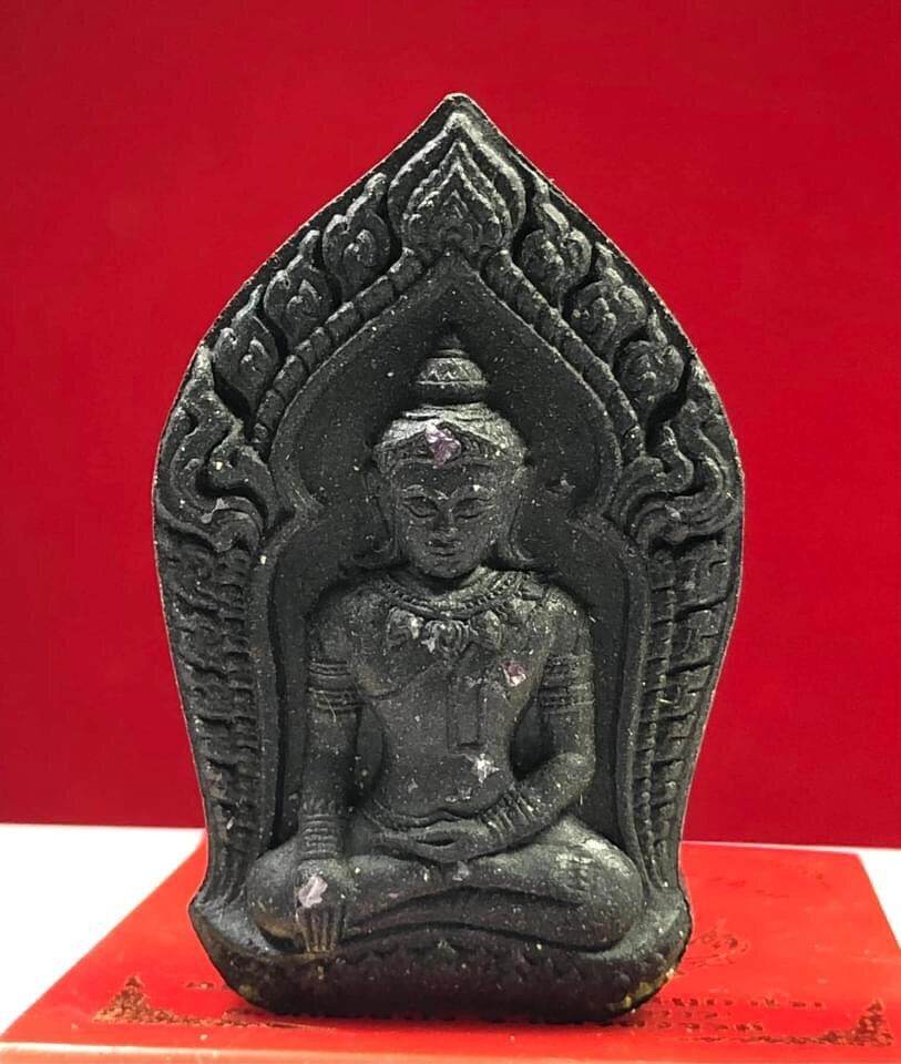Yod Khun Phon Pak Nam Pho amulet black seated Buddha in ornate arch shrine style on red background
