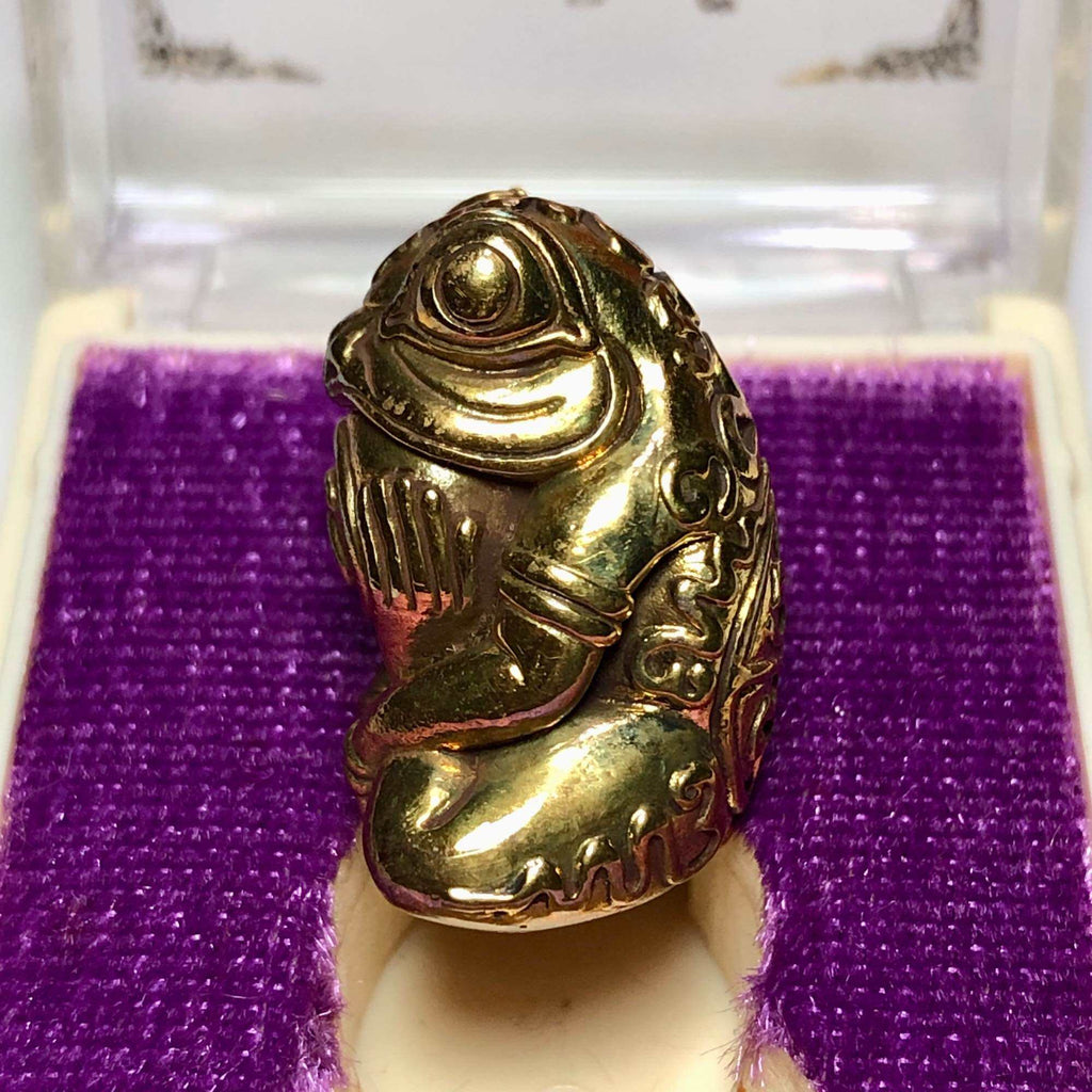 Phaya Kob Kin Duean gold frog amulet pendant by Thai Blessing Co displayed in velvet case