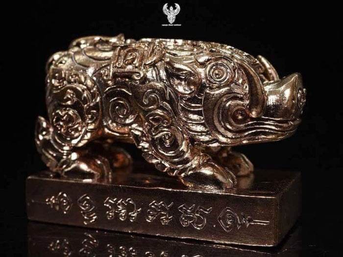 Phaya Moo Setthi gold pig feng shui statue on inscribed base for prosperity home altar decor