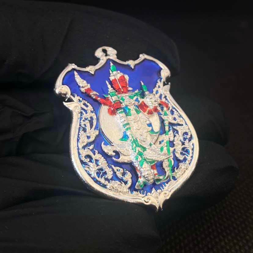 Silver shield amulet pendant with red green Thai guardian on blue enamel background Thao Wessuwanno Sodaprom .