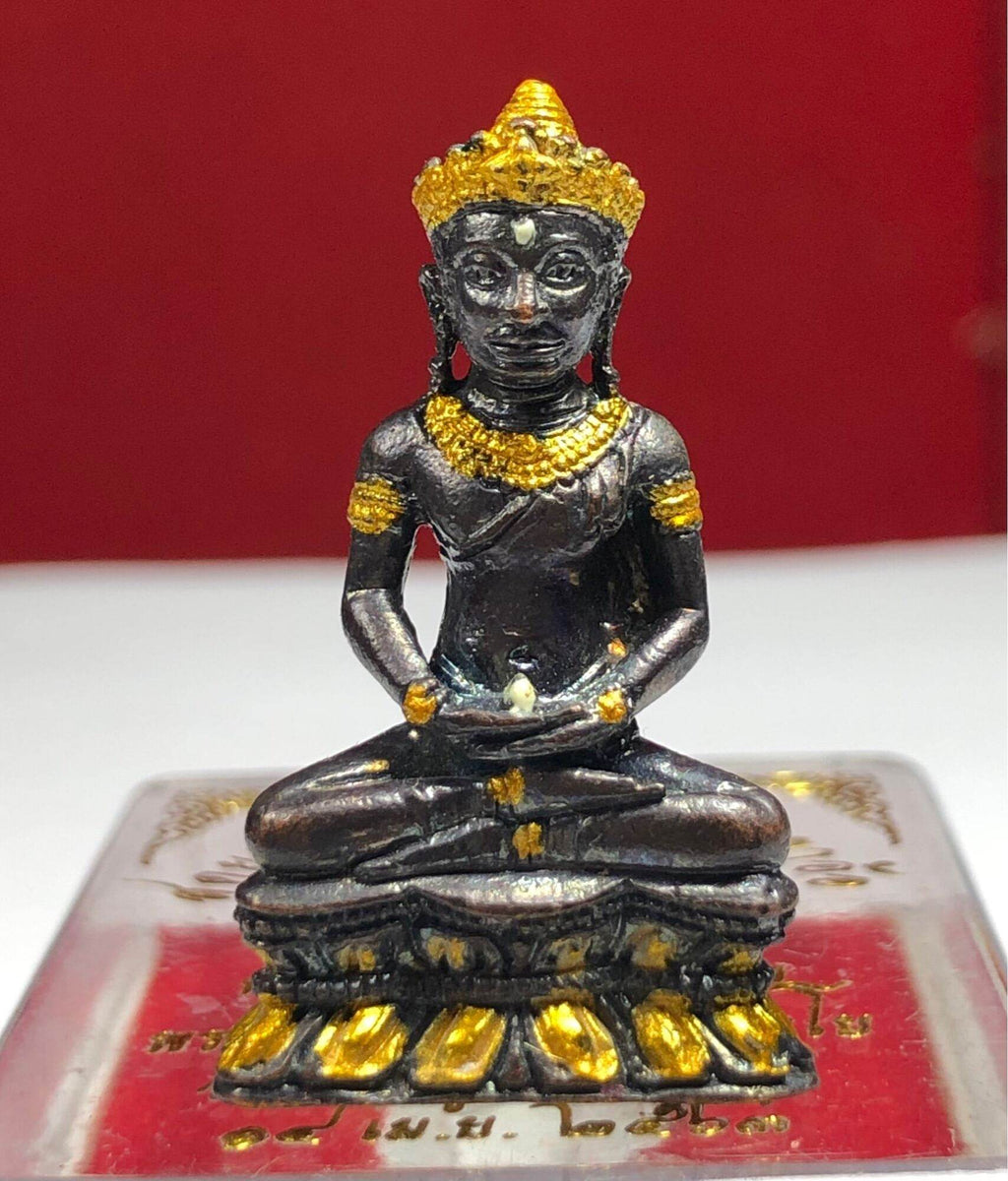 Phra Kring Arkom Amulet small seated black metal statue with gold accents on red display base and intricate detailing