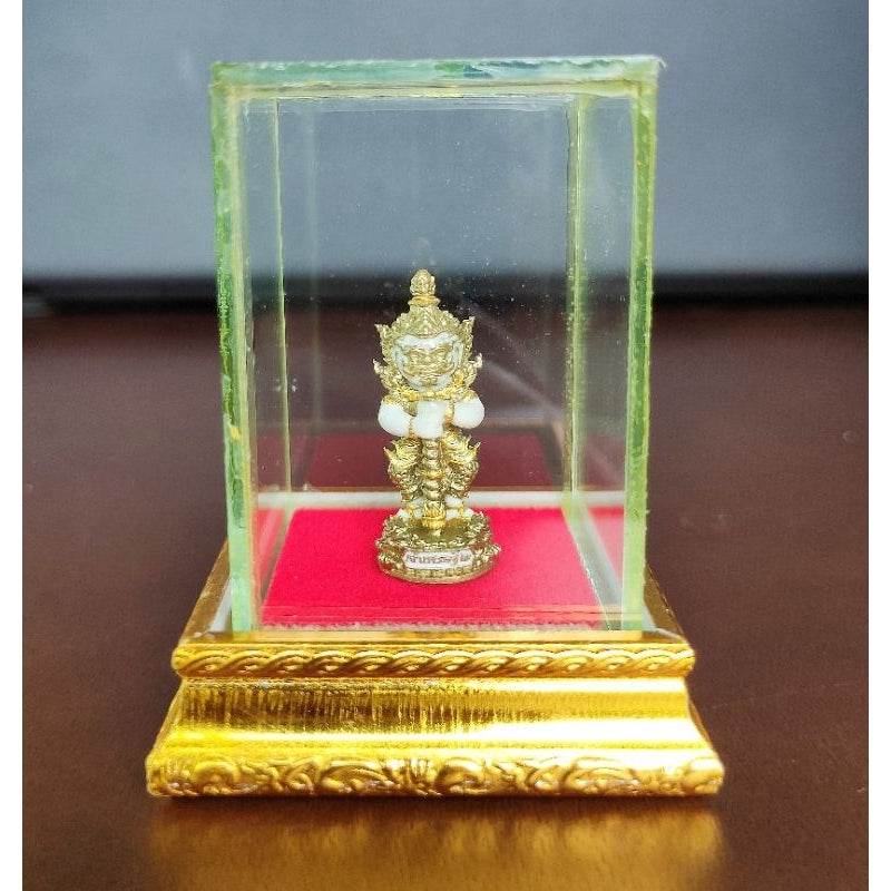 Thao Wessuwan Amulet - Thai Guardian for Wealth, Prosperity, and Protection ตู้โชว์