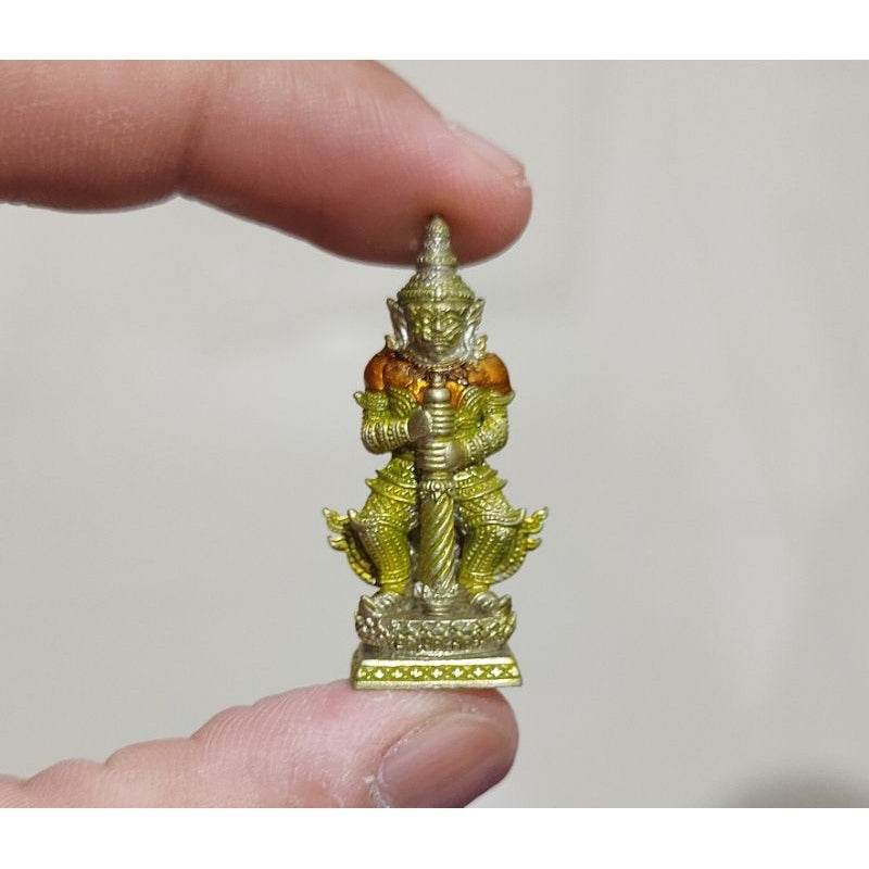 Thao Wessuwan Amulet - Thai Guardian for Wealth, Prosperity, and Protection อัลปาก้ายาเหลืองส้ม