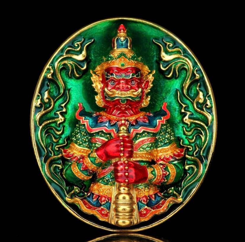 Thao Wessuwanno Bandarn Patthanapon red guardian amulet ornament with green gold oval frame holding club