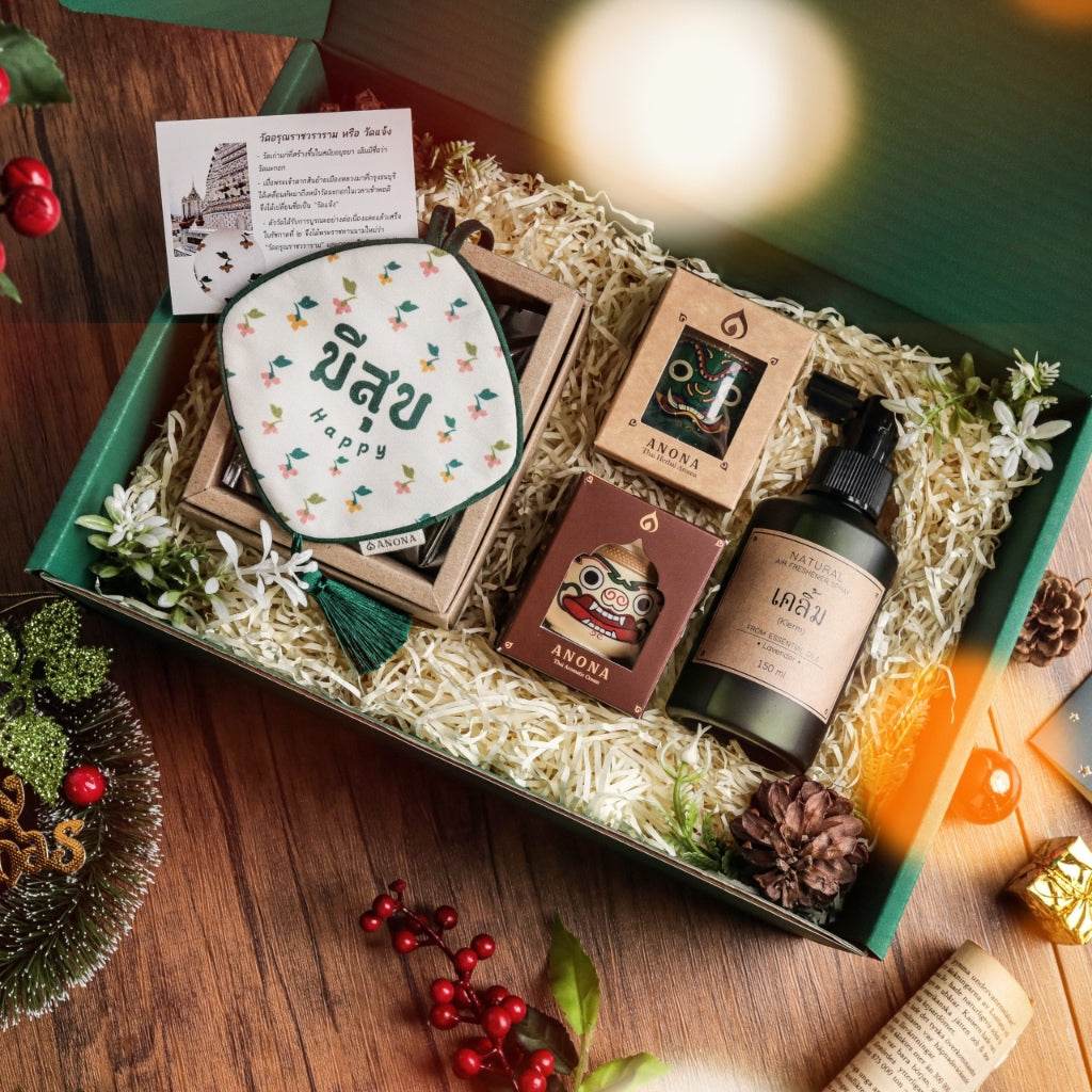 Aromatic New Year gift box from One-Sake.com with beauty and wellness products in decorative packaging