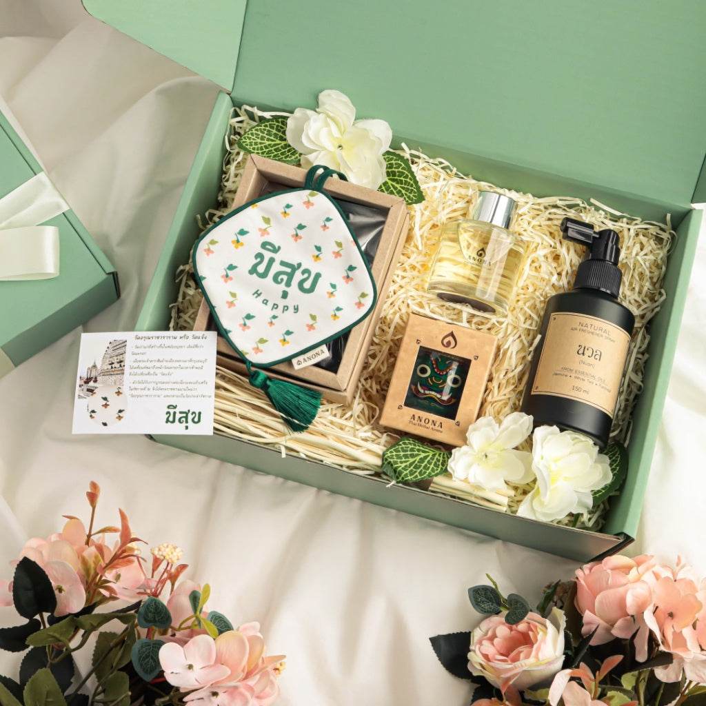 Christmas aromatherapy gift set by One-Sake.com with essential oils, diffuser, and hand soap in a green box