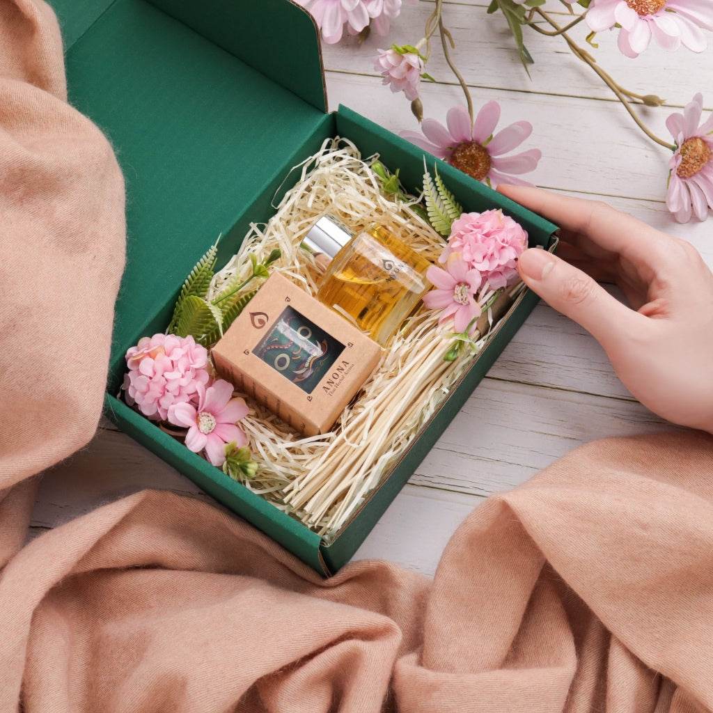 Herbal aroma gift set with essential oil and natural soap in a green box with pink flowers by One-Sake.com